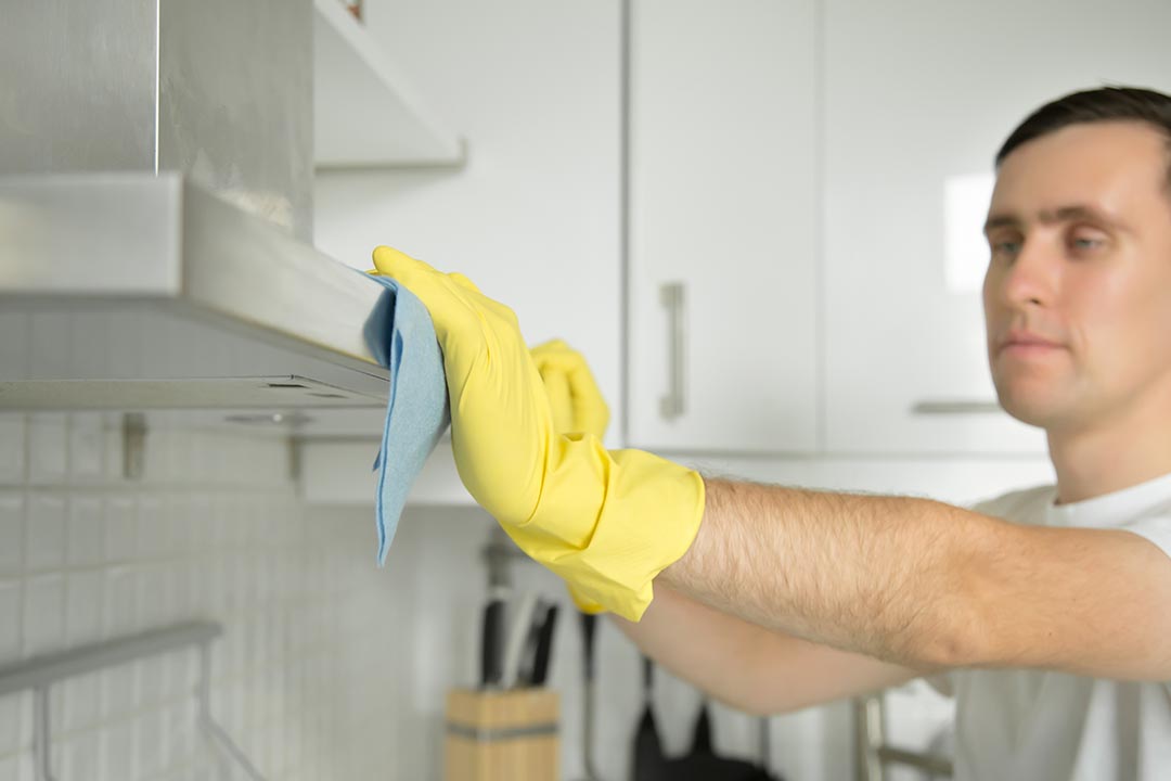 Cómo lavar y desinfectar las bayetas, los estropajos y los trapos de cocina