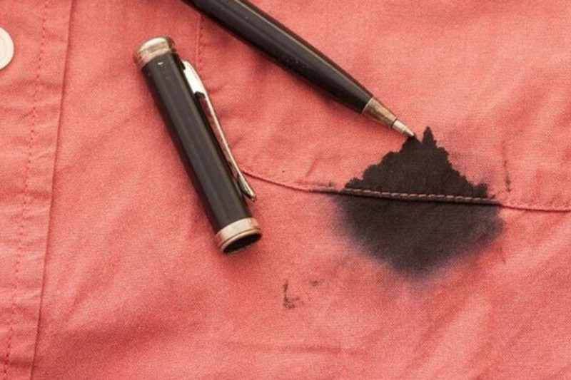 Cómo quitar manchas de bolígrafo de la ropa: Guía definitiva