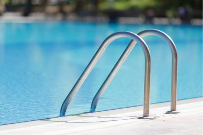 Cómo limpiar tu piscina sin vaciarla: ahorra agua y disfruta del verano